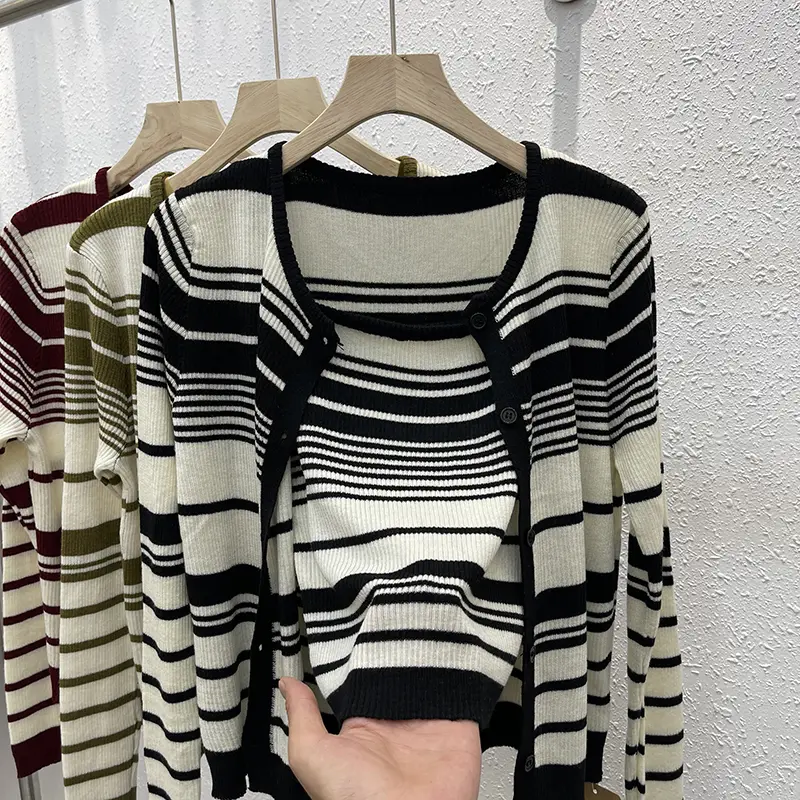 Bộ Áo Cardigan Dệt Kim Và Cami, Thiết Kế Khối Màu Sọc, Thích Hợp Cho Mùa Thu, Năm Phát Hành: 2024 0