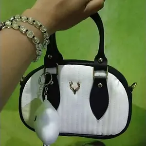 [Beli Lokal] Tas selempang Bahu Wanita Terbaru, Sling bag wanita, Livie bag. free gantungan.