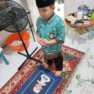 Sajadah Anak Custom Nama Motif Karakter Lucu & Edukatif Bahan Lembut Anti Slip