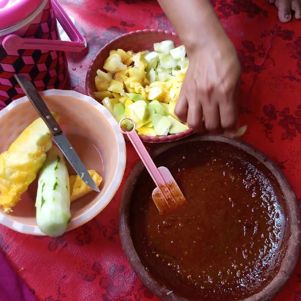 rujak buah enak segar pedas manis  Zuriat