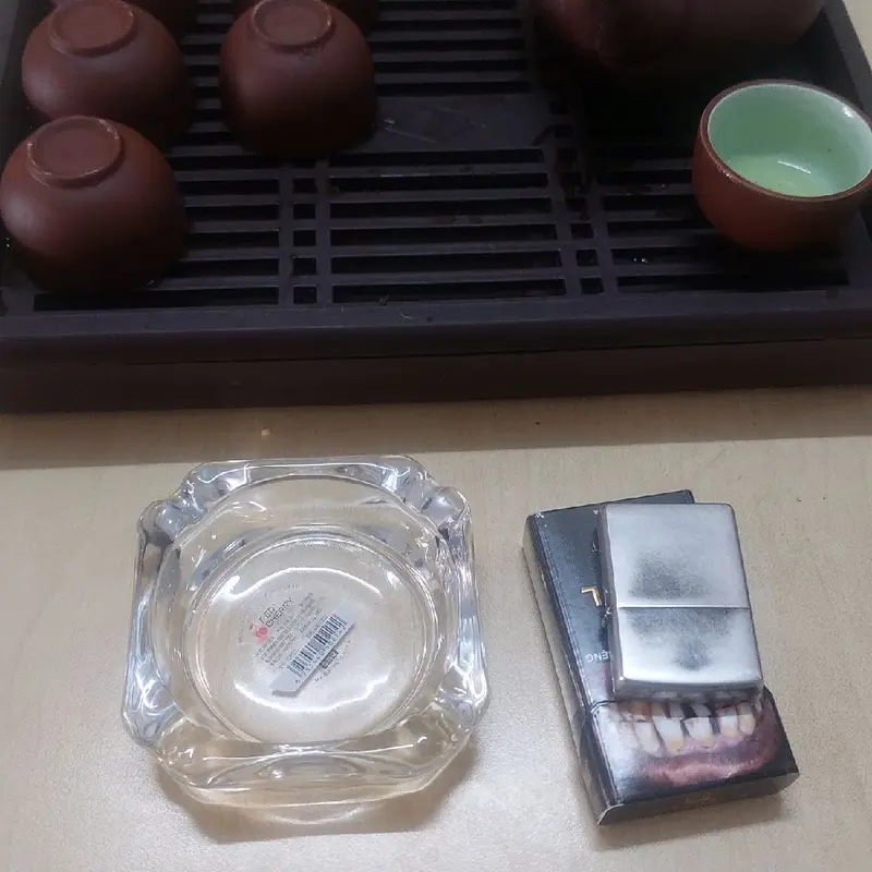 Gạt tàn thủy tinh trong cao cấp 2