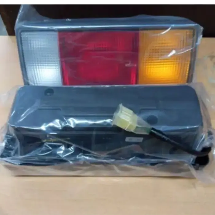 STOP LAMP CANTER ASSY KM001485/KM01484 LAMPU BELAKANG KANAN KIRI ORI 2