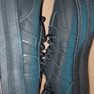 JILITU Haruji Sneaker Kasual HK-02 Hitam Size 36-43 Sepatu Wanita Original Karet Sol Dalam Sponge Lubsan Dalam Free Kotak Packing Rapi Bahan Kulit Sintetis