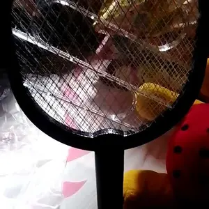 Raket Nyamuk Elektrik B&Y DT-SE-10 Dengan Lampu UV & Tempat Taruh Raket