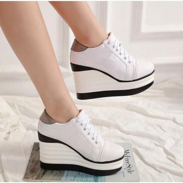 Sepatu Sneakers Wanita Wedges Boots Hak 7Cm Fashion Korea Elegan Aj17 Terbaru 0