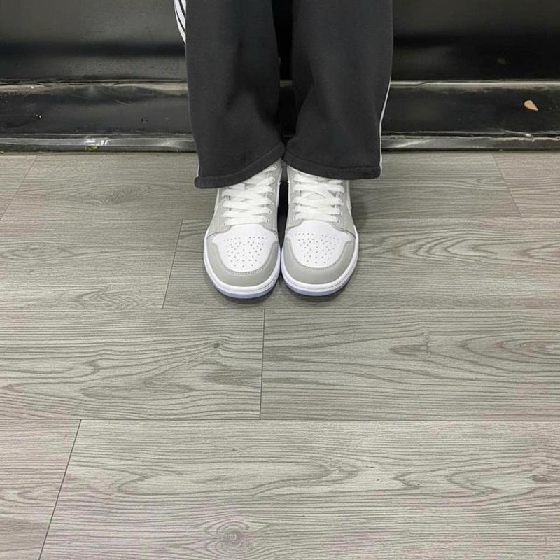 Giày Thể Thao Sneaker Nam Nữ J.D.1 Màu Trắng Xám > Giày Thể Thao Trẻ Trung Với Kiểu Dáng Thu Hút, Phù Hợp Cho Những Buổi Dạo Phố