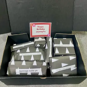 Hampers cowo kado 7 item ( baju,dompet,jam,parfum,gesper,sisir,pomed)