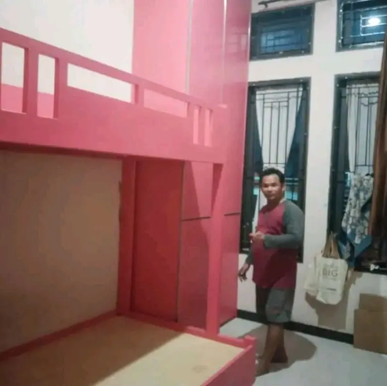 Tempat Tidur Bertingkat + Lemari Pakaian Tempahan Furniture 0