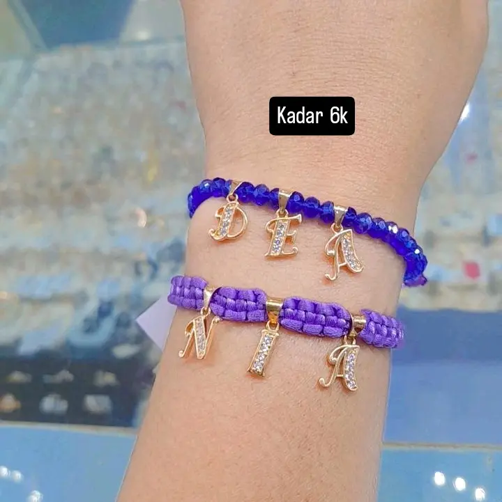 Gelang model huruf Latin varaisi manik tali