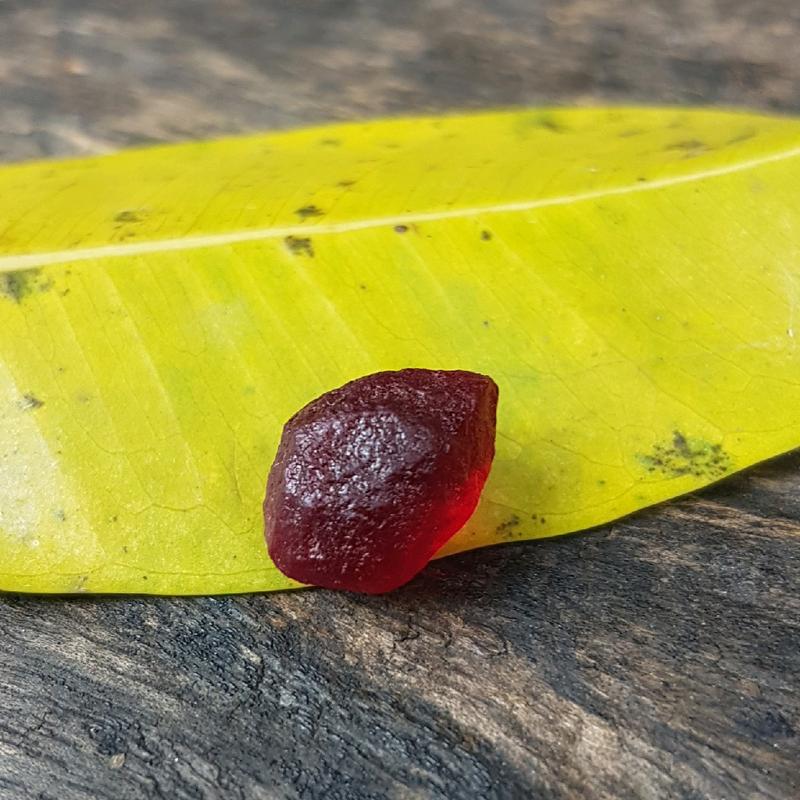 Batu akik meteor warna merah model tetes air 4