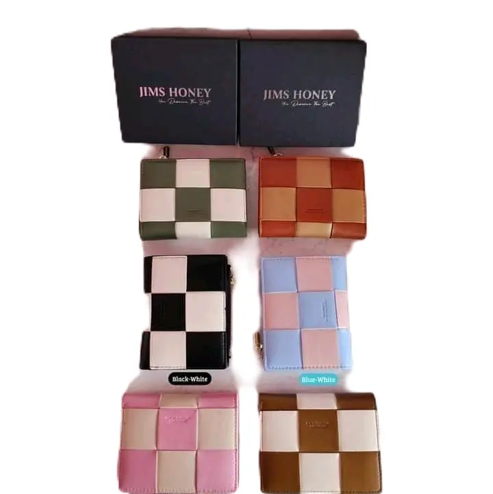DETAILS: Bahan : Kulit Sintetis Grade A Size kondisi tertutup: 12 x 2 x 9,5 cm Size kondisi terbuka: 18 x 12 cm Size Box : 13,5 x 3,5 x 11,5 cm  Berat : 170 gr 1