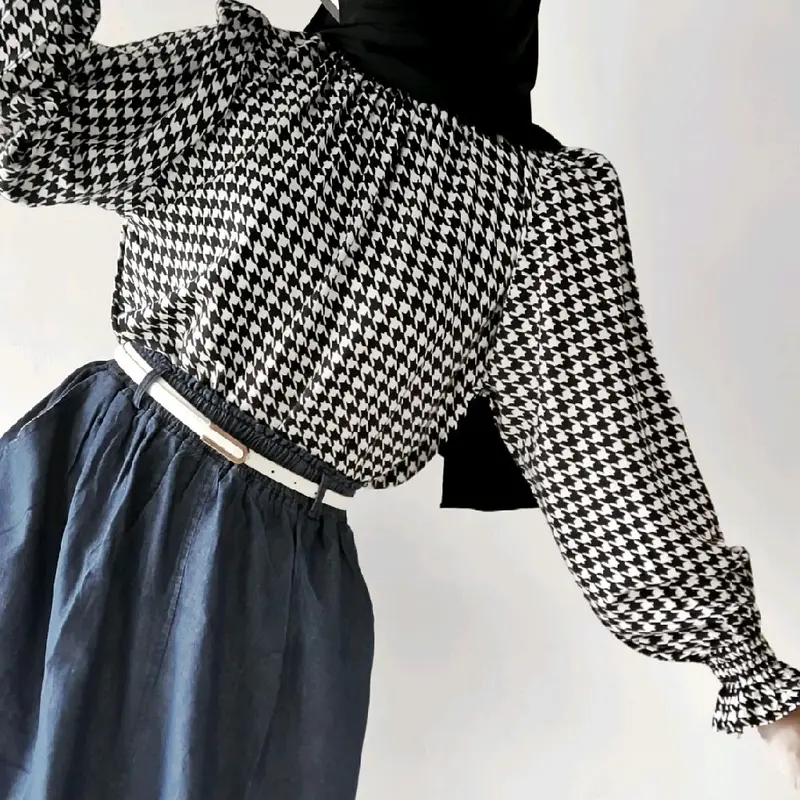minimalistyle - CLEO Smocked Smok Blouse Bahan Crepe Wanita 4