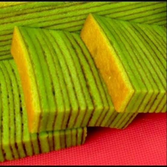 Product Introduction of lapis legit spesial pandan basah uk.16cmx16cm ADIKA CAKE 100%Halal 5