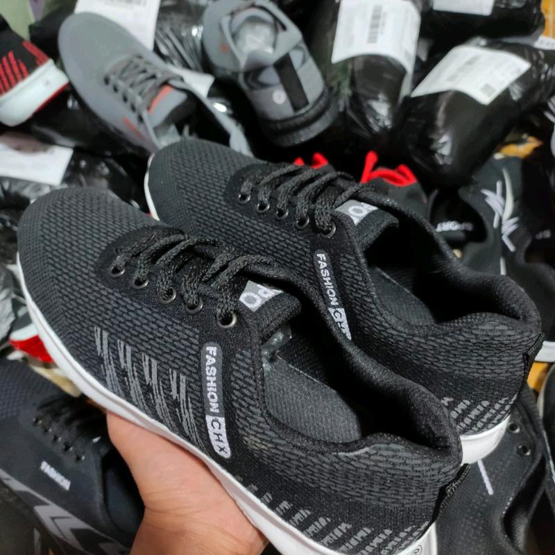 Sepatu Sneakers CHX pria Hitam/Sepatu Sekolah Casual Trendy Terbaru COD 1