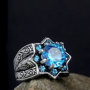 Cincin Kristal Tiruan Octomom Biru Pria Vintage yang Elegan Cincin Kristal Tiruan Desain Totem Pahatan Fashion yang Dipersonalisasi Punk Hip Hop Aksesoris Cincin Ring