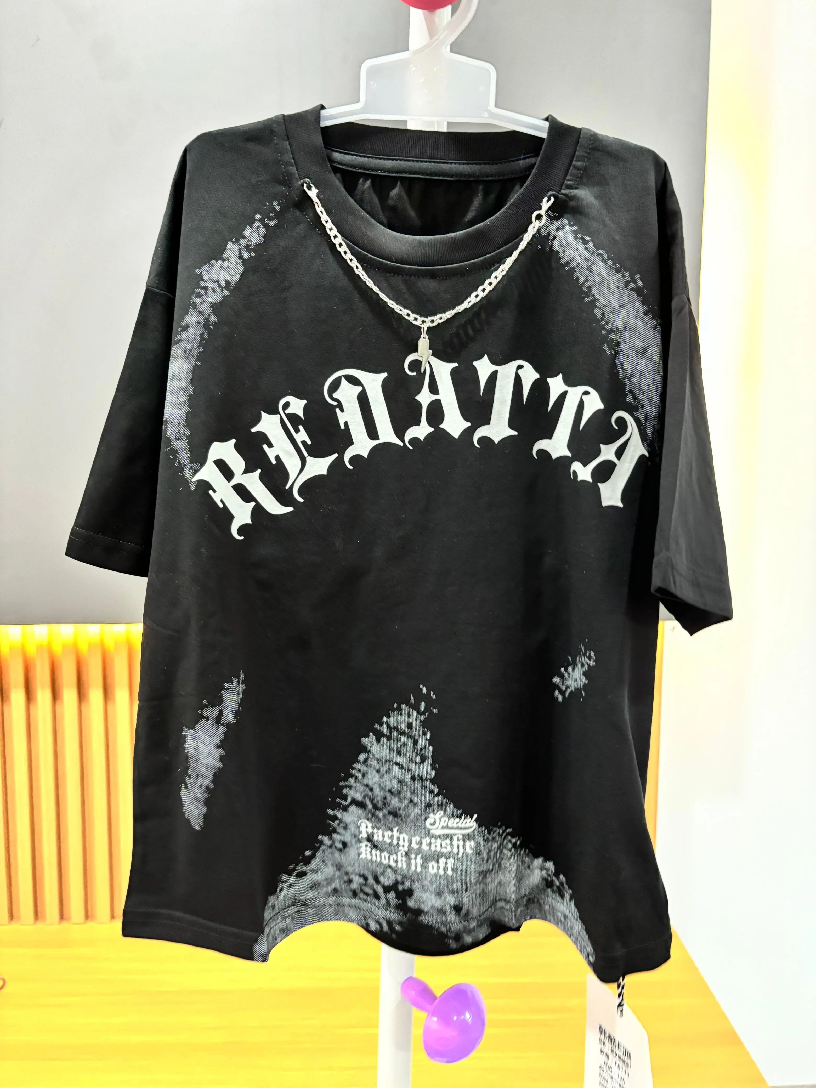 Kaos Redatta Black + Kalung