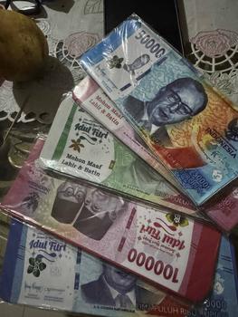 Product Review of PROMO DISKON 50% Amplop Lebaran Panjang Bentuk Uang 50 pcs 2025 from E**n M**y ** 0