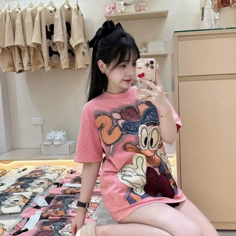 Áo phông form rộng thêu hình vịt dễ thương