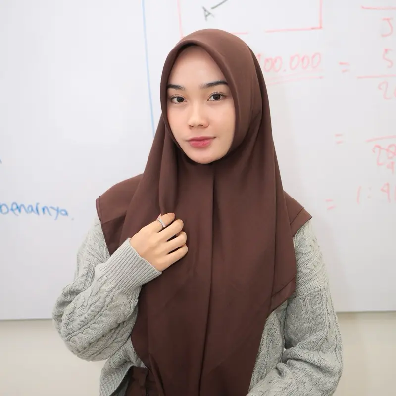 Lily Paris Premium  square by Tiebymin  plain square kerudung segi empat anti meleyot 1