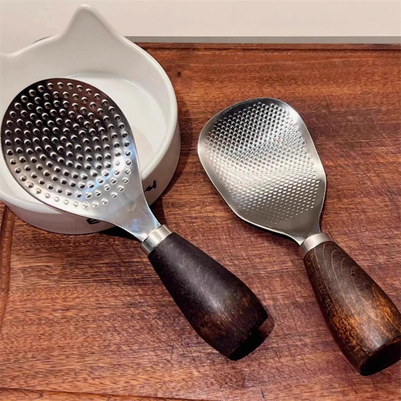  Thìa múc Cơm - Đồ Xào - Món Kho bằng inox 304 đúc nguyên khối cán gỗ dày dặn cứng cáp. Hàng loại 1. Tự đứng trên mặt phẳng. An toàn sử dụng bền bỉ cùng thời gian. Xem kỹ kích thước khi mua hàng 
