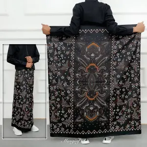 Masgiof.id Sarung Dewasa Batik Gus Iqdam Motif Kekinian Pria Wanita Santri Hitam Bahan Premium Katunmicro Desain Modern Trendi Cocok Untuk Pria Dewasa Dan Santri Yang Ingin Tampil Stylish Muslim