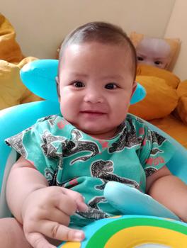 Product Review of Inflatable Baby Sofa for Sitting and Learning - Ideal MPASI and Eating Chairbrae from Y**M 3