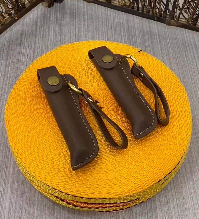 Product Introduction of Portable key chain comes with a gift leather key holder 0