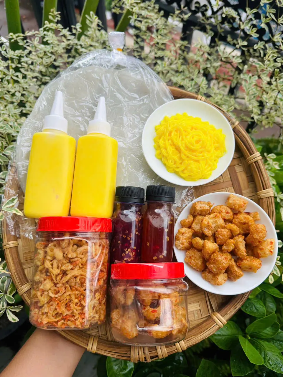 [ 99k FREESESHIP ] Bánh tráng phơi sương 150g, hành phi ruốc 100g, tóp mỡ , bo 2 chai, sốt tắc, ớt rim, Đồ Ăn Vặt Snack Food