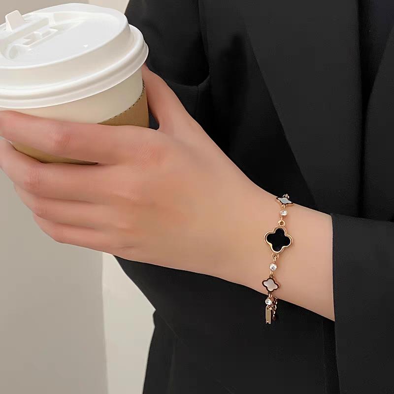 Product Introduction of Gelang Titanium Wanita Daun Smanggi Hitam/Putih Anti Karat Tidak Luntur - Bracelets 26
