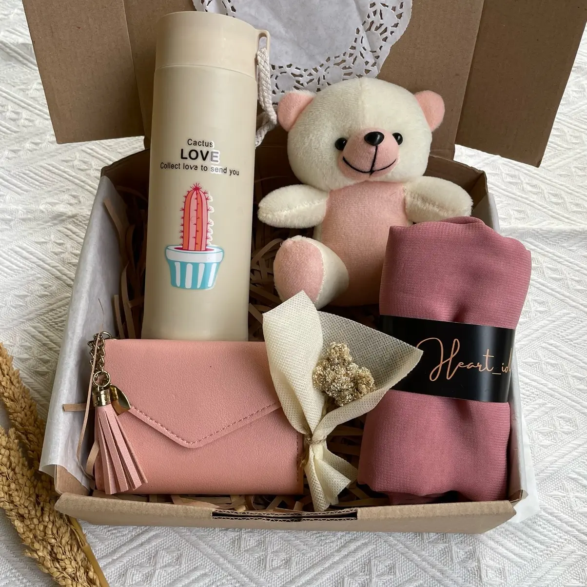 Hampers Kado Ulang Tahun Cewek  Wanita Hadiah Pacar Sahabat Giftbox Wisuda Graduation Birthday Ulang Tahun giftbox Valentine Anniversary Ultah Lebaran