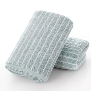 ผ้าเช็ดมือลายทางทันสมัย น้ำหนักเบา โพลีเอสเตอร์แห้งเร็ว ทรงสี่เหลี่ยม มีห่วงแขวน เหมาะสำหรับห้องครัวและห้องน้ำ เหมาะสำหรับวันประกาศอิสรภาพและอื่น ๆ ผ้าเช็ดมือสำหรับห้องน้ำ 1 ชิ้น