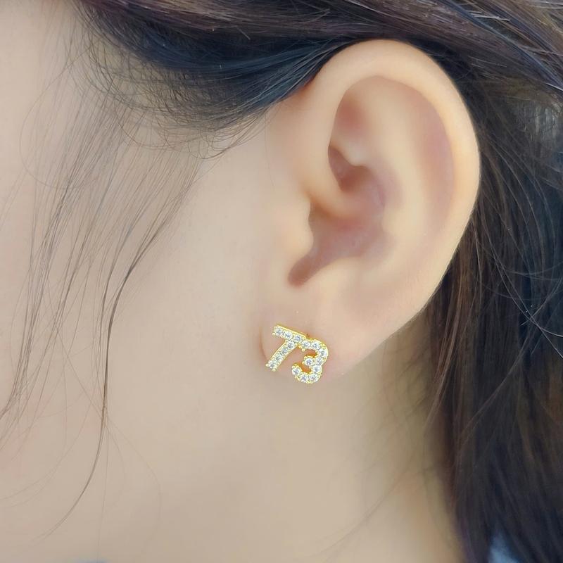  Bông tai năm sinh đủ số từ 70 đến 2k9 chất Titan không gỉ xi vàng bền màu khóa đẩy 