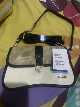 Product Review of En-ji Yuno Shoulderbag - Khaki from _**e 1