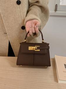 レディース PUレザーショルダーバッグ、ライチ柄クロスボディバッグ、長さ調節可能ストラップ付き、通勤・通学・普段使い＆ギフトにおすすめ