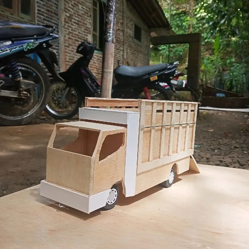 miniatur truk oleng bisa belok kanan kiri 2