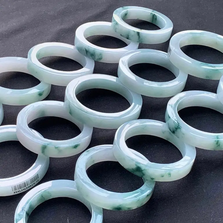 Bracelet made of natural grade A, with both quality and color options, featuring floating flowers and sunny green