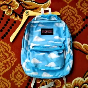 Jansport Tas Ransel Sekolah Motif Awan Biru Cocok Untuk Pria & Wanita Bahan Kanvas dengan Desain Menarik