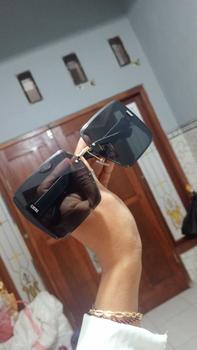 Product Review of TOSERBA Kacamata Warna Gradasi Tanpa Bingkai Oversize Kacamata Gaya Fashion Korea Lensa Hitam Wanita from Y**k R**a 2
