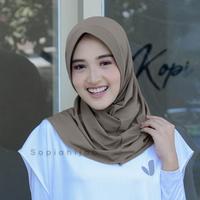 Gambar Hijab Sport - Hijab Instan Sport Jersey Heavilla Original Kerudung Lembut Sporty Muslim Soft Nyaman Tebal jilbab pad - Sport Black dari Maudie.id Kab. Bandung 5 Tokopedia