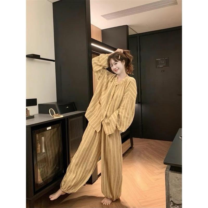 Bộ Đồ Ngủ Cổ Tròn Sọc Kẻ Quần Áo Dài Chất Liệu Mềm Mại Rộng Rãi