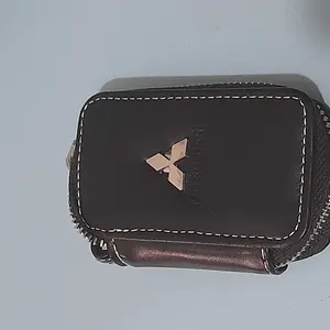 Dompet Gantungan Kunci Mobil Kulit Elegan dengan Gantungan & Resleting Souvenir