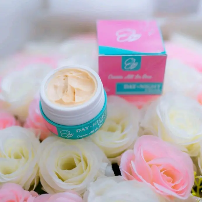 Krim Wajah EBY Eliza Beauty 2in1 Glutathione dengan Niacinamide, Alpha Arbutin, Vitamin E, dan Collagen 1