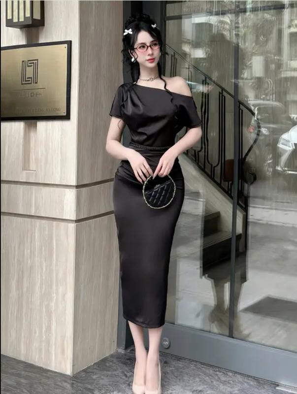  Xu hướng 2025 váy  Mã QC  thiết kế lệch vai cổ thuyền chất liệu Lụa Hàn mềm mịn tạo cảm giác thoải mái 