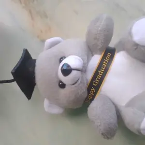 Boneka 12cm wisuda selempang cocok digunakan untuk tambahan buket