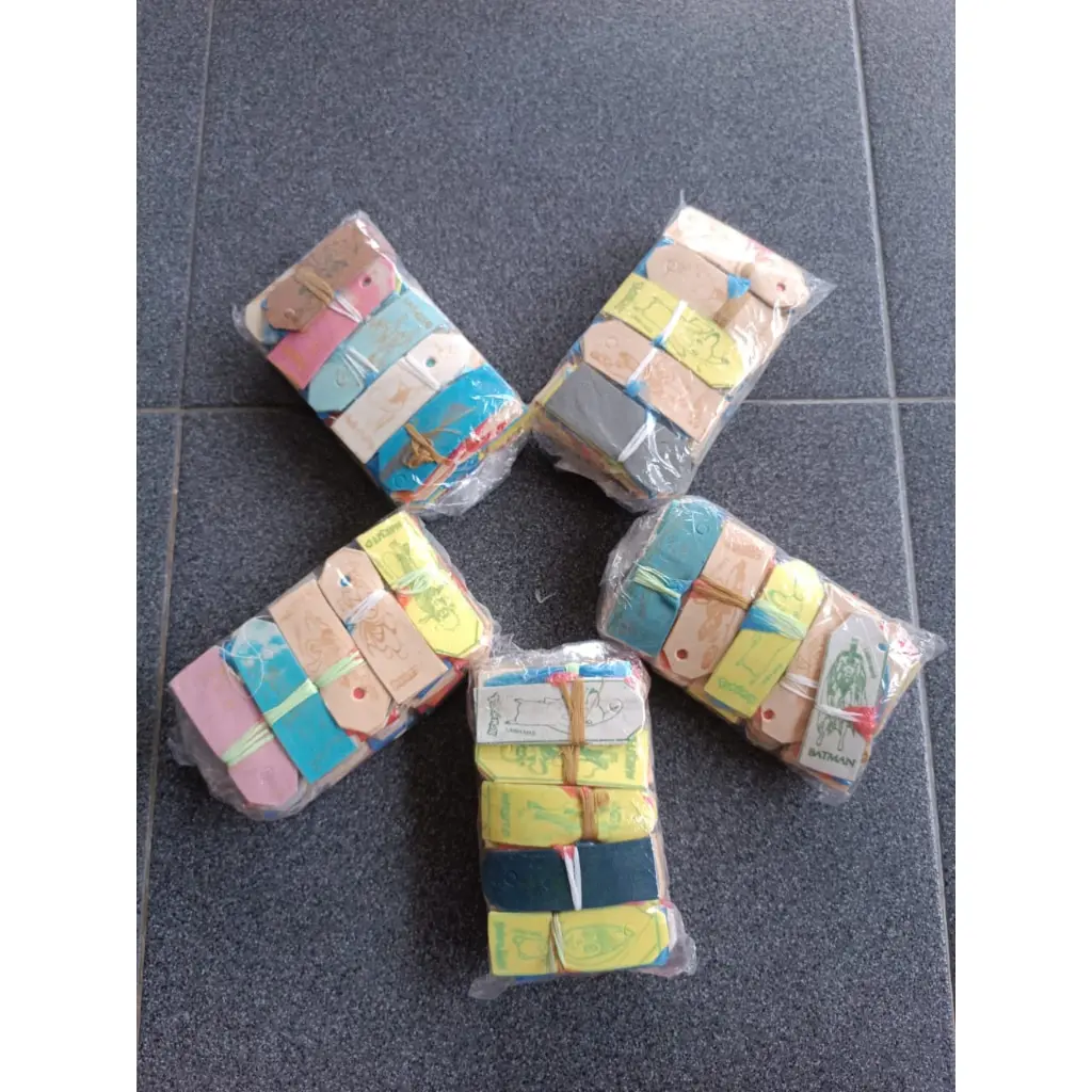 MAINAN PARASUITAN KECIL BUSA PLASTIK WARNA WARNI 1 PAK ISI 50 PCS