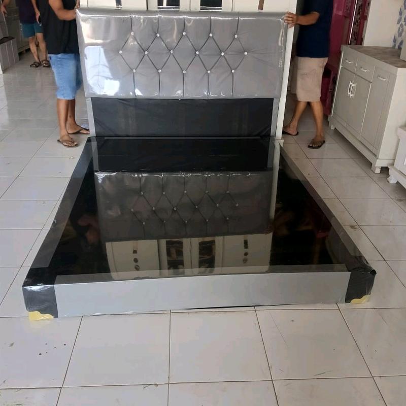 divan full jok uk 160x200 atau no 2 . ada kakinya nanti dipasangin 2