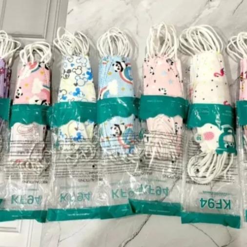 Masker KF94 Anak Usia 4 - 12 Tahun 4 Ply Motif Cowok dan Cewek 1 Pak isi 10 Pcs / KF94 Karakter Anak Cowok dan Cewek 2