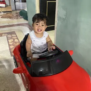 【Free Battery】Mobil Listrik Anak Tampilan Keren Remote Control + Musik Lampu Mainan Elektrik 1-10 Tahun