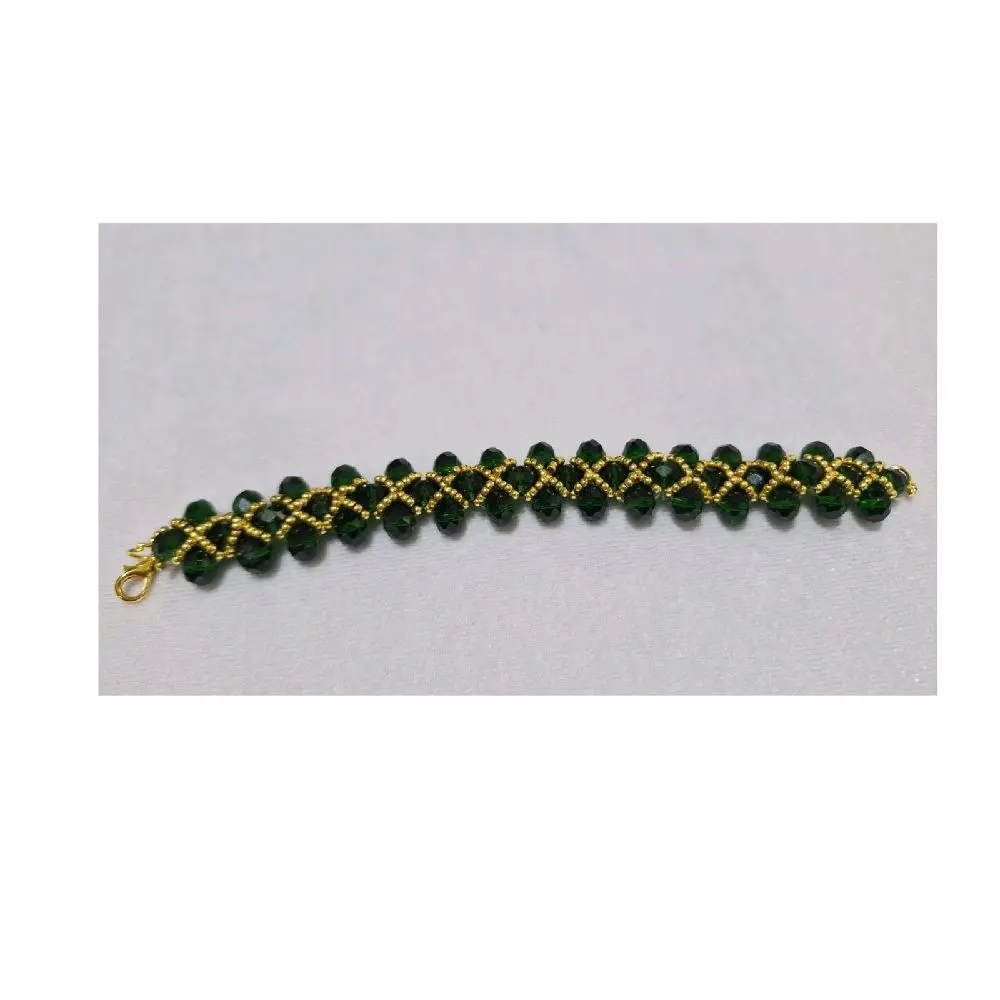 Emerald Royal Gelang Perhiasan Elegan dengan Desain Bertumpuk dan Warna Hijau Khas