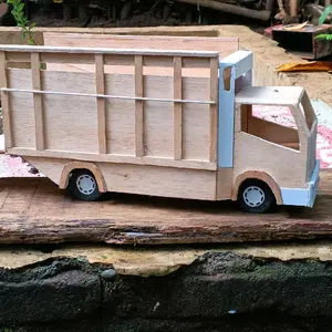 miniatur truck oleng, pintu belakang bisa dibuka tutup, gratis lampu LED